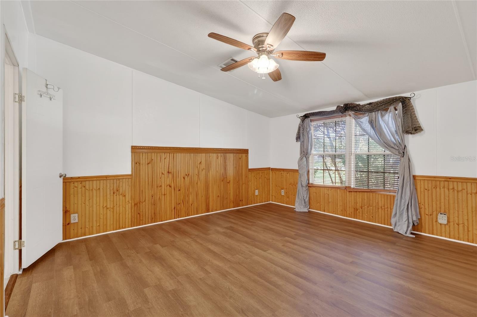 Image 27 of 63 For 227 Cracker Lane