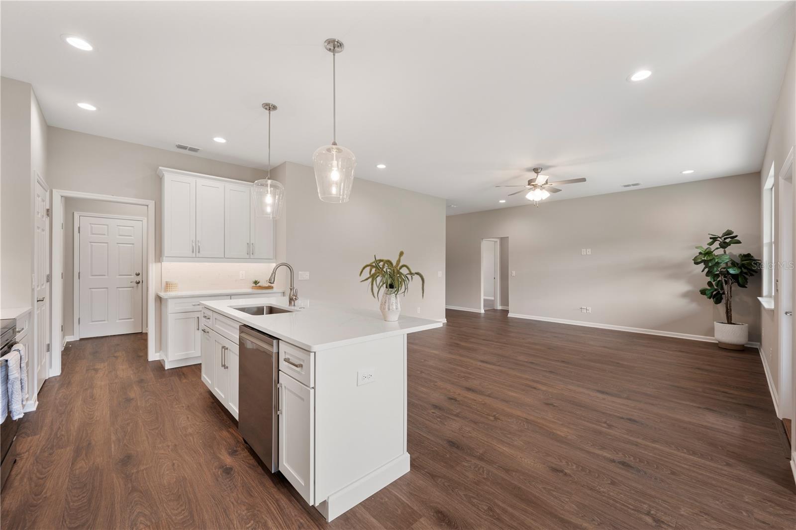 Image 13 of 40 For 4550 Fairway Oaks Drive