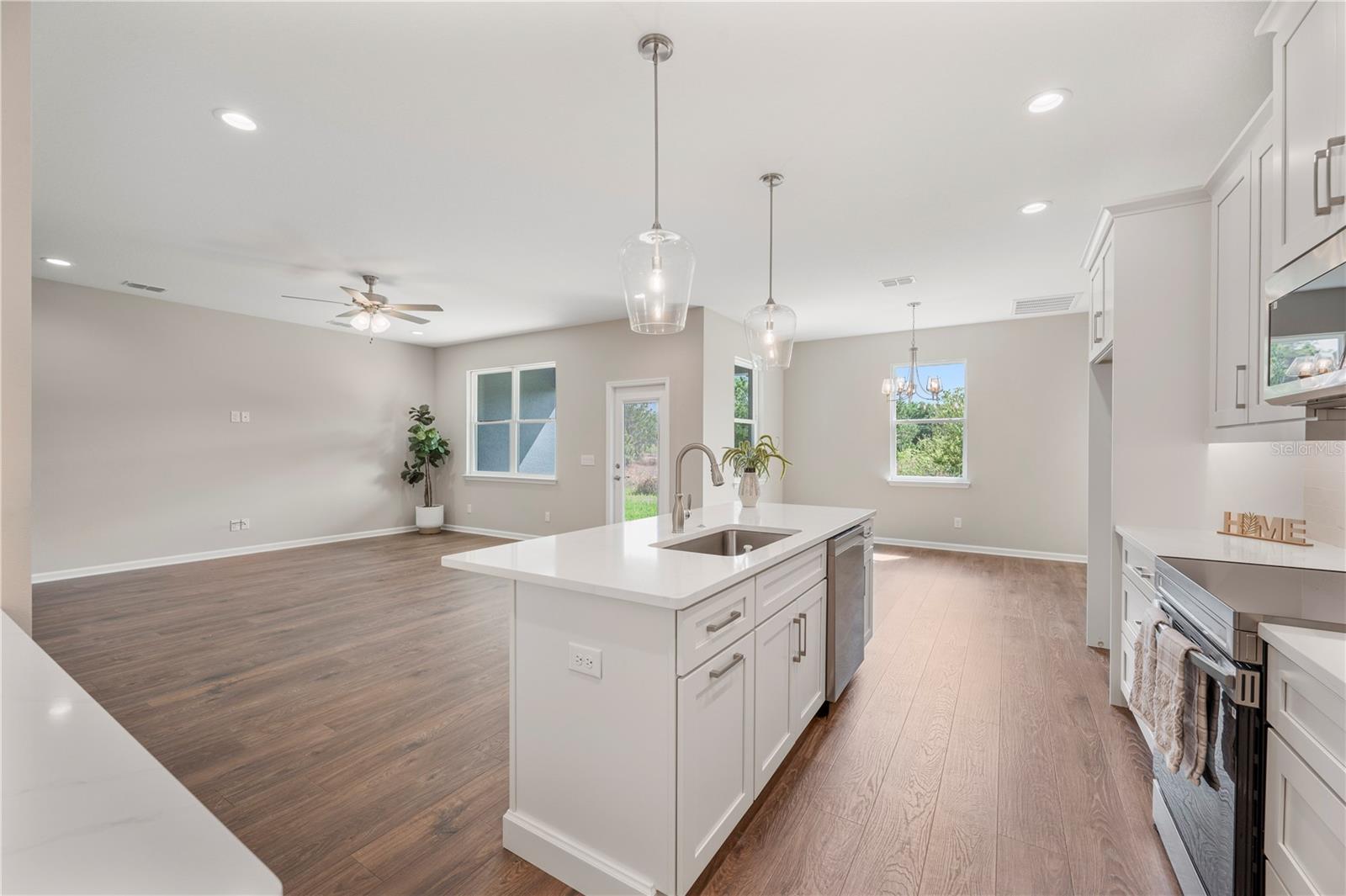 Image 14 of 40 For 4550 Fairway Oaks Drive