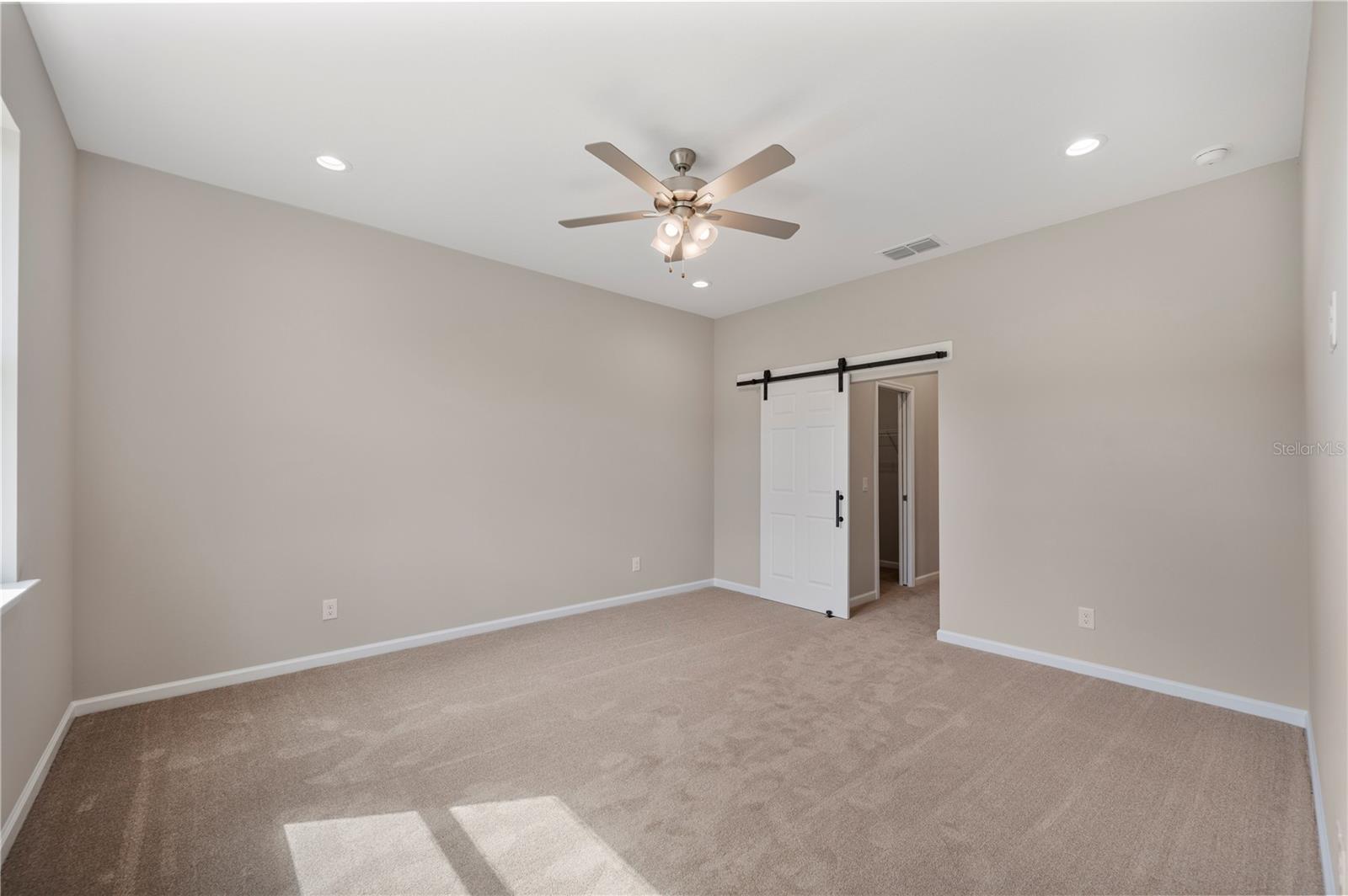 Image 17 of 40 For 4550 Fairway Oaks Drive