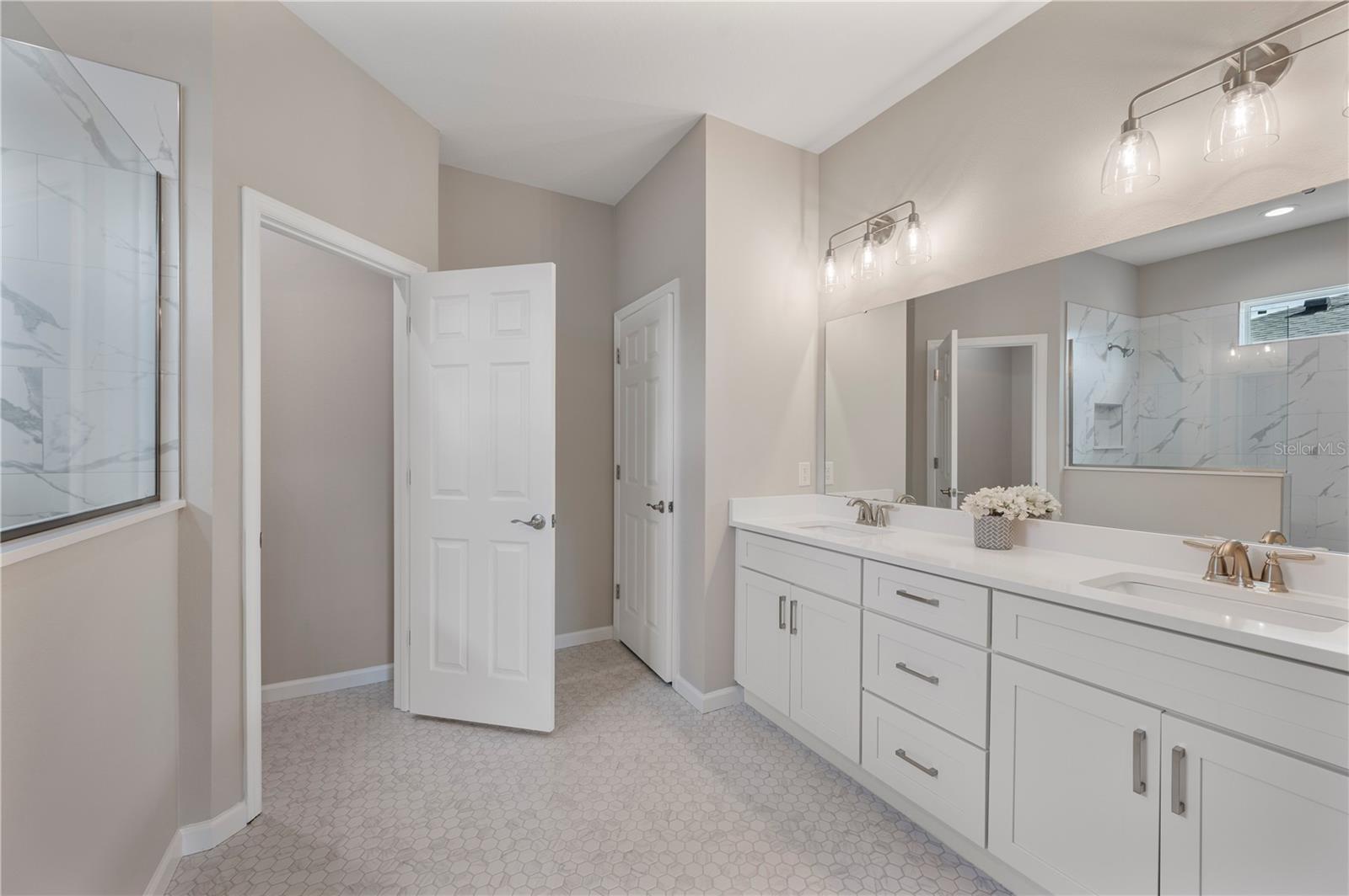 Image 20 of 40 For 4550 Fairway Oaks Drive