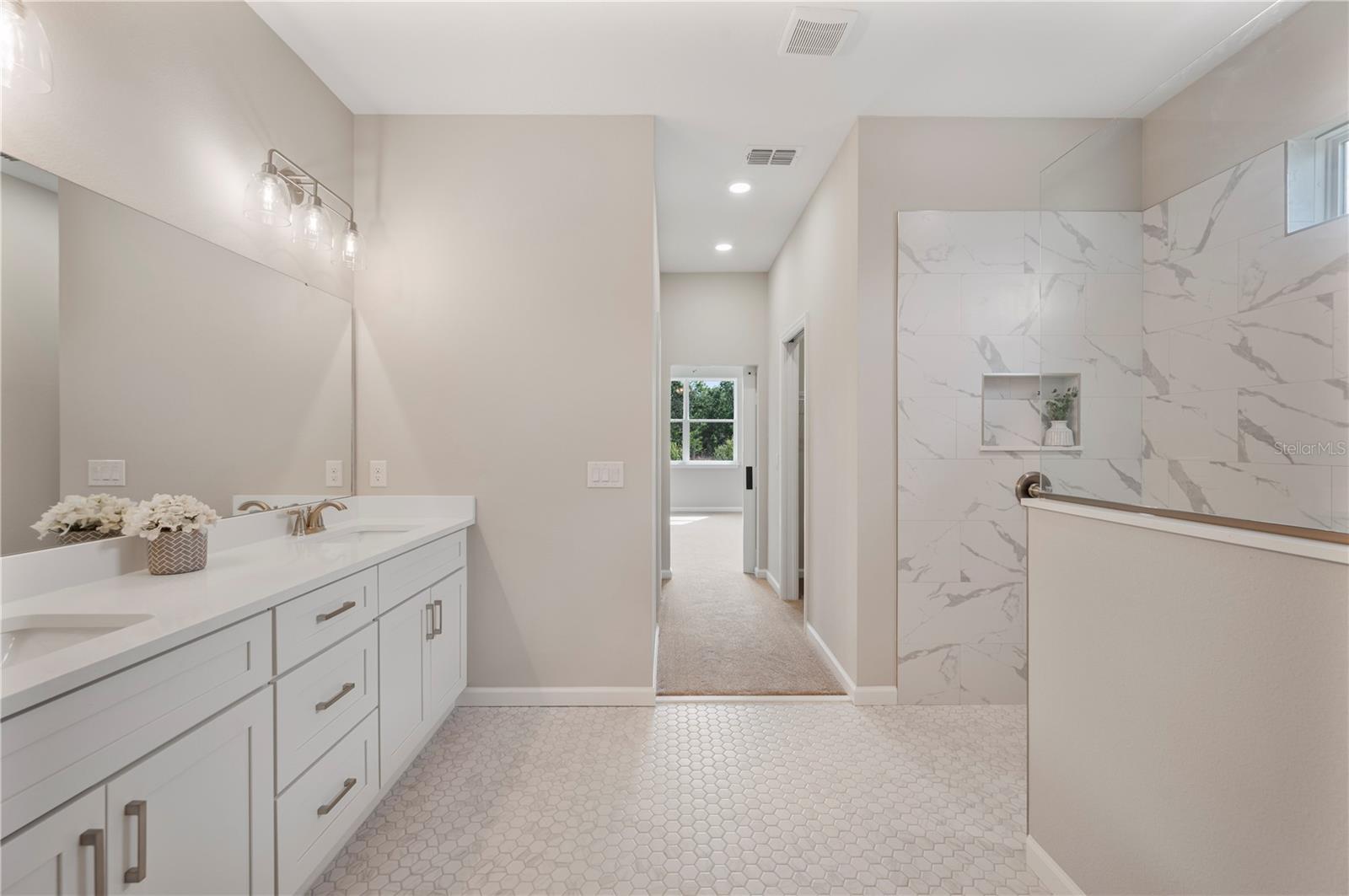 Image 21 of 40 For 4550 Fairway Oaks Drive