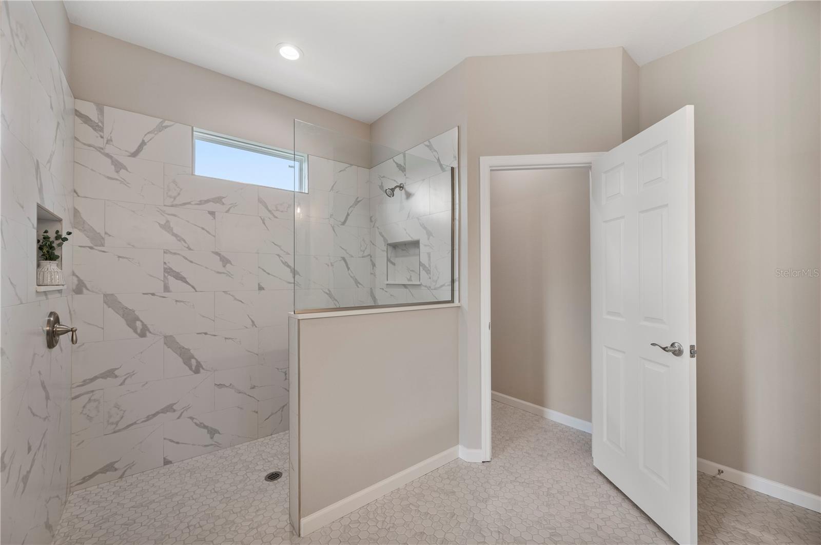 Image 22 of 40 For 4550 Fairway Oaks Drive