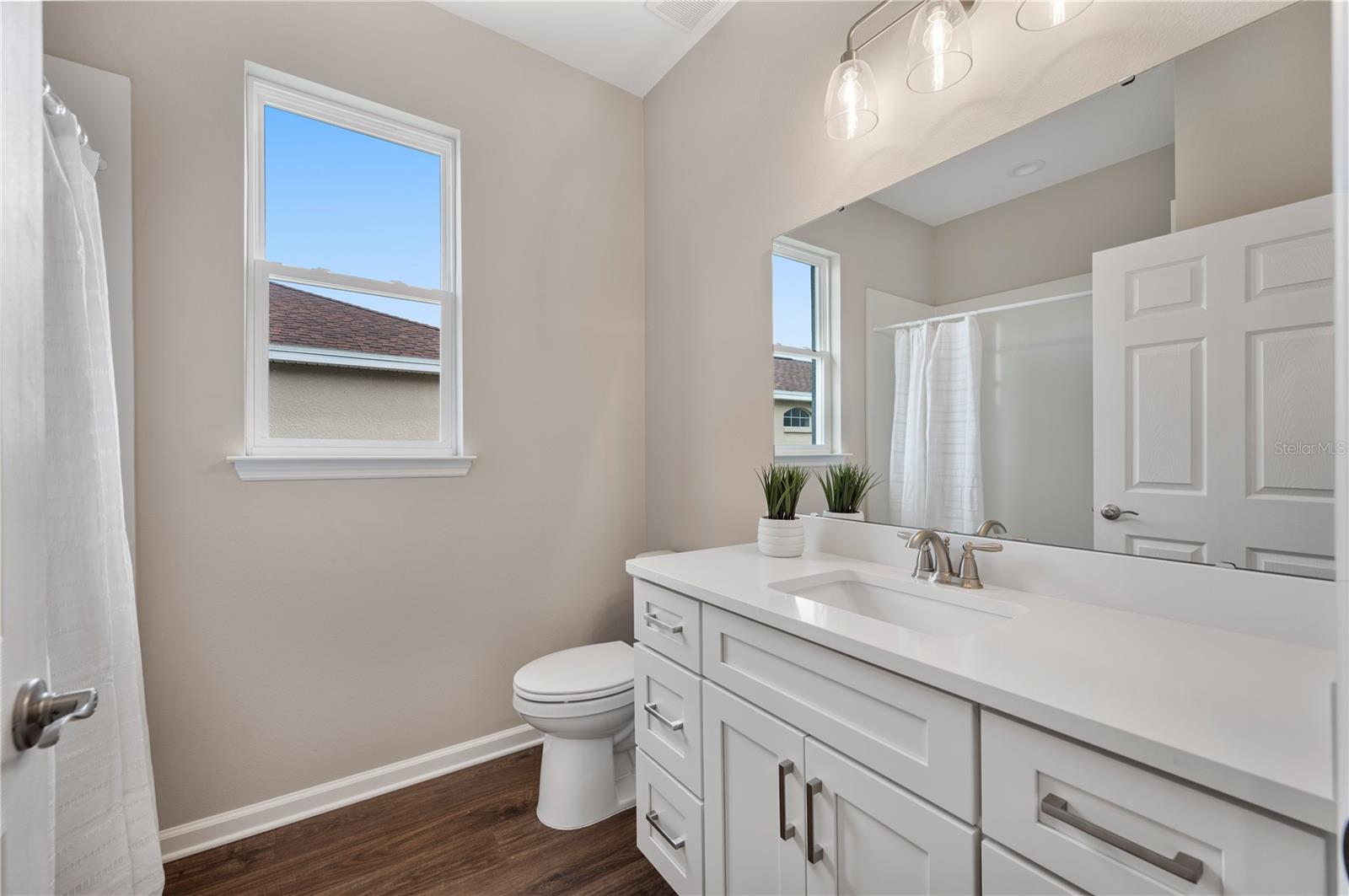 Image 27 of 40 For 4550 Fairway Oaks Drive