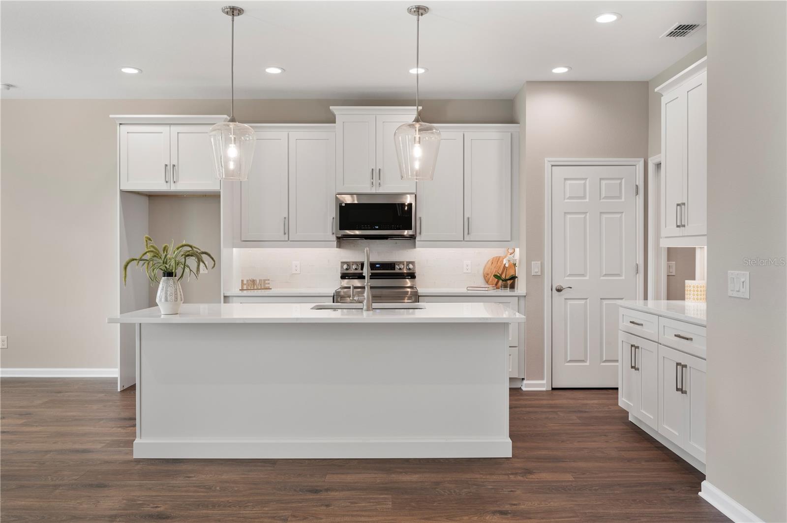 Image 9 of 40 For 4550 Fairway Oaks Drive