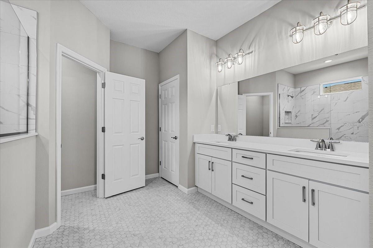 Image 18 of 43 For 4502 Fairway Oaks Drive