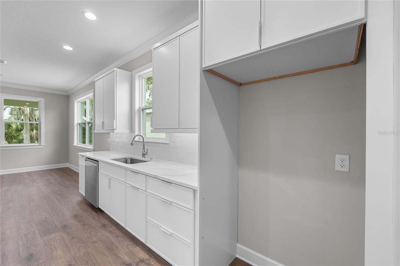 Image 16 of 48 For 4541 Fairway Oaks Drive