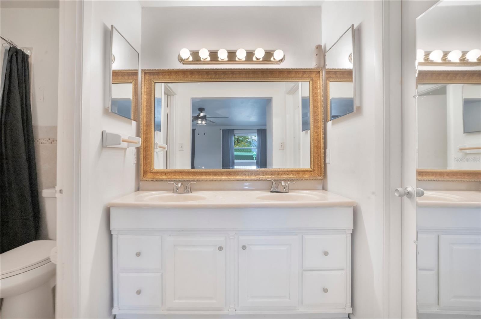 Image 19 of 41 For 2924 Pinedale Avenue