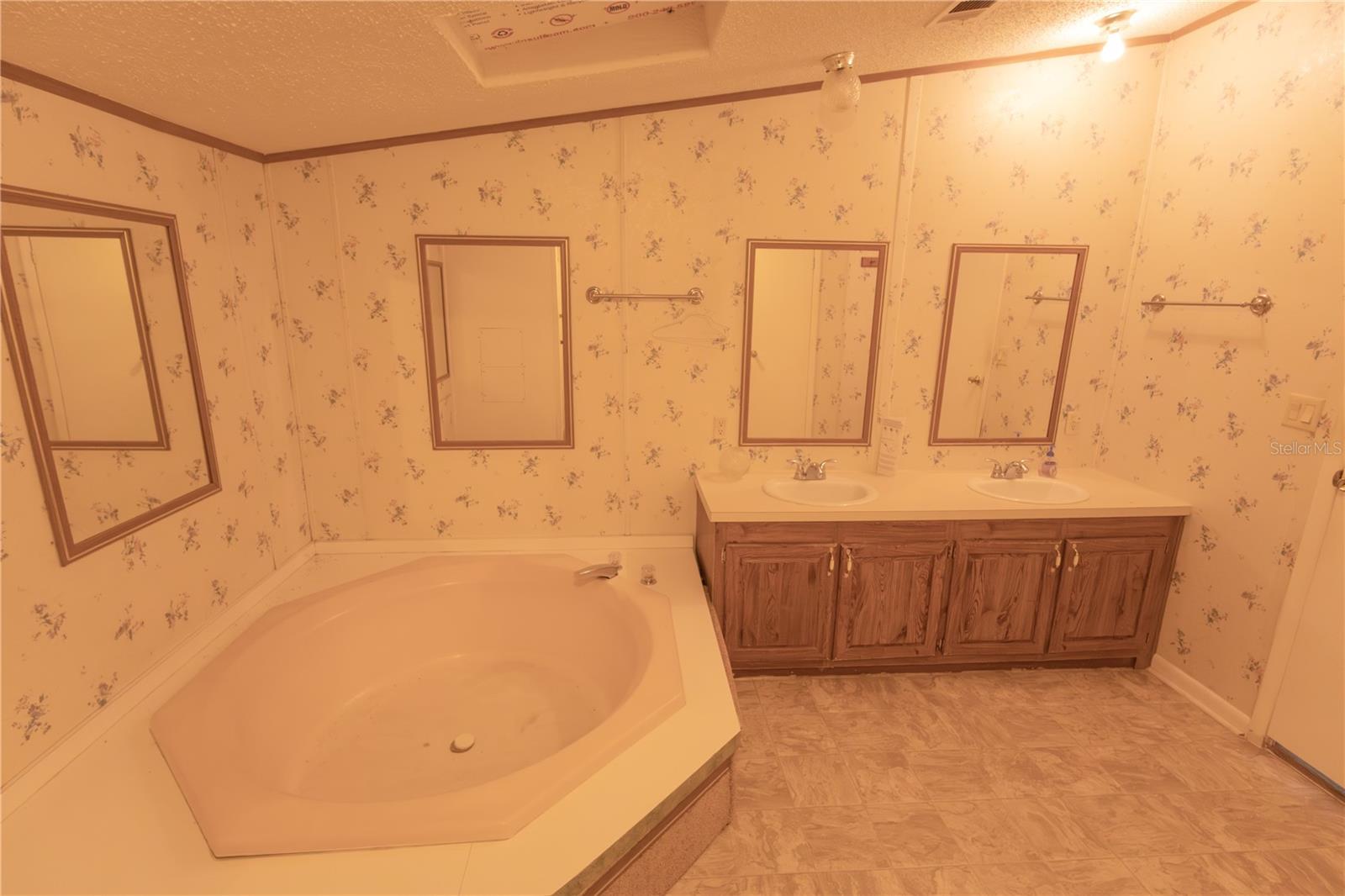 Image 26 of 28 For 1670 Belmont Avenue