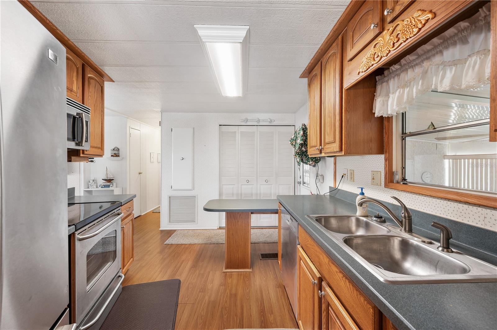 Image 3 of 17 For 1610 Reynolds Road 212