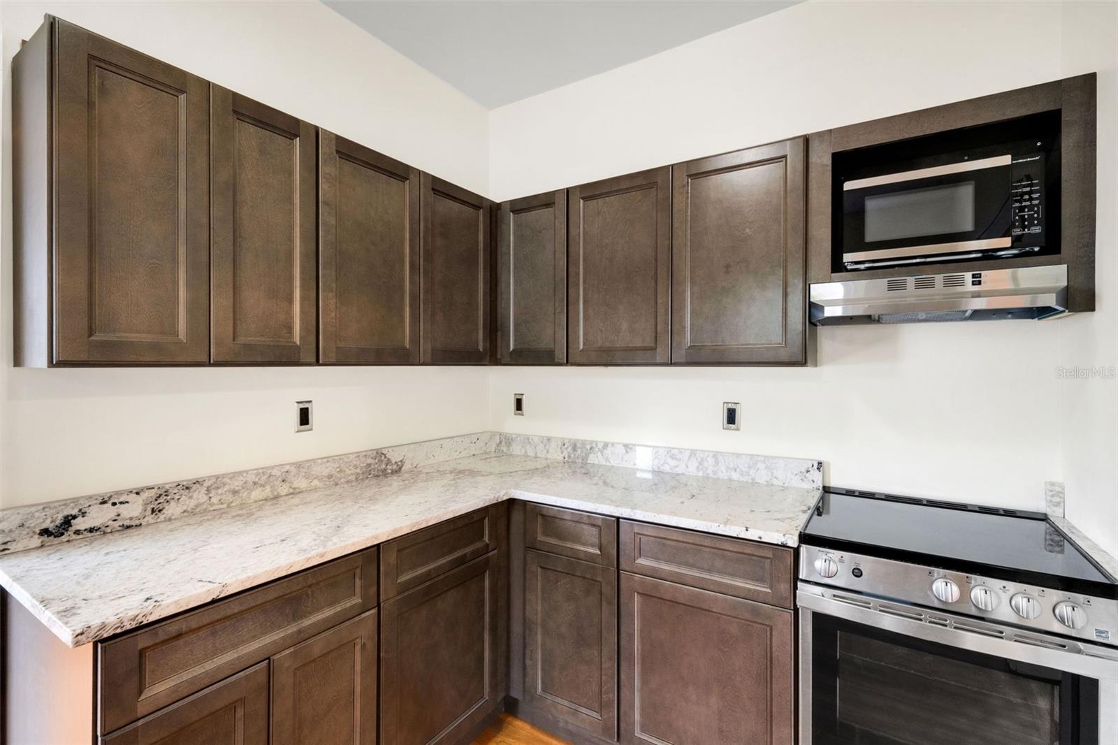 Image 10 of 31 For 802 Johnson Avenue