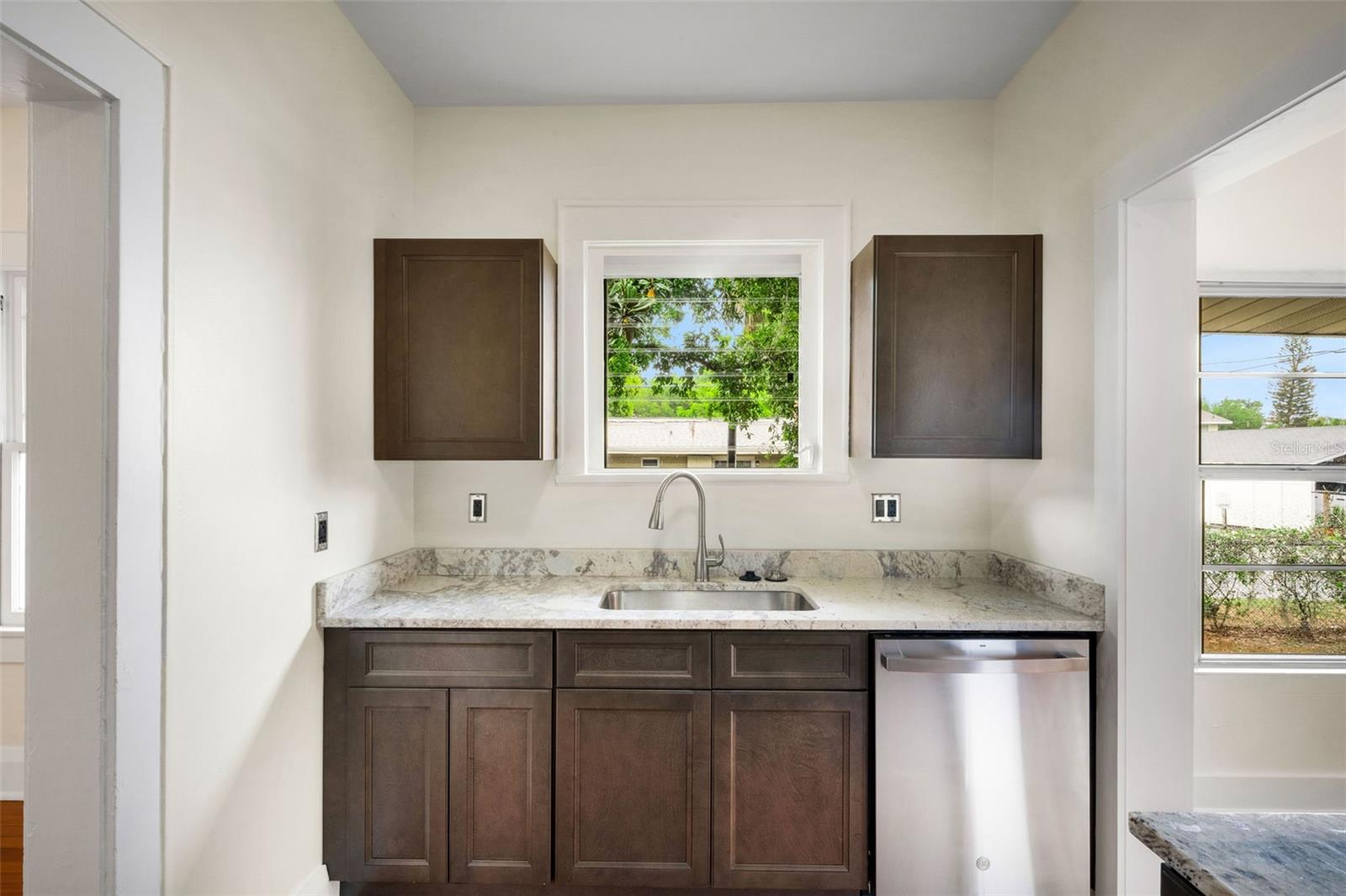 Image 11 of 31 For 802 Johnson Avenue