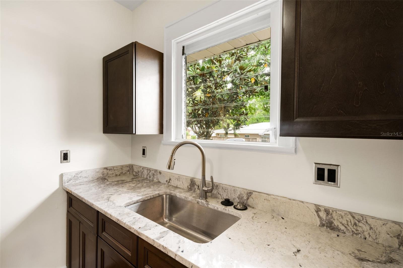 Image 13 of 31 For 802 Johnson Avenue