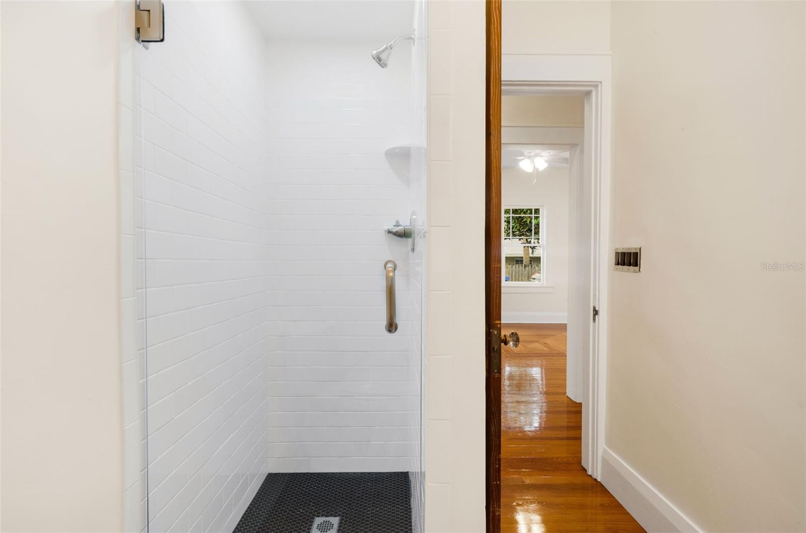 Image 22 of 31 For 802 Johnson Avenue