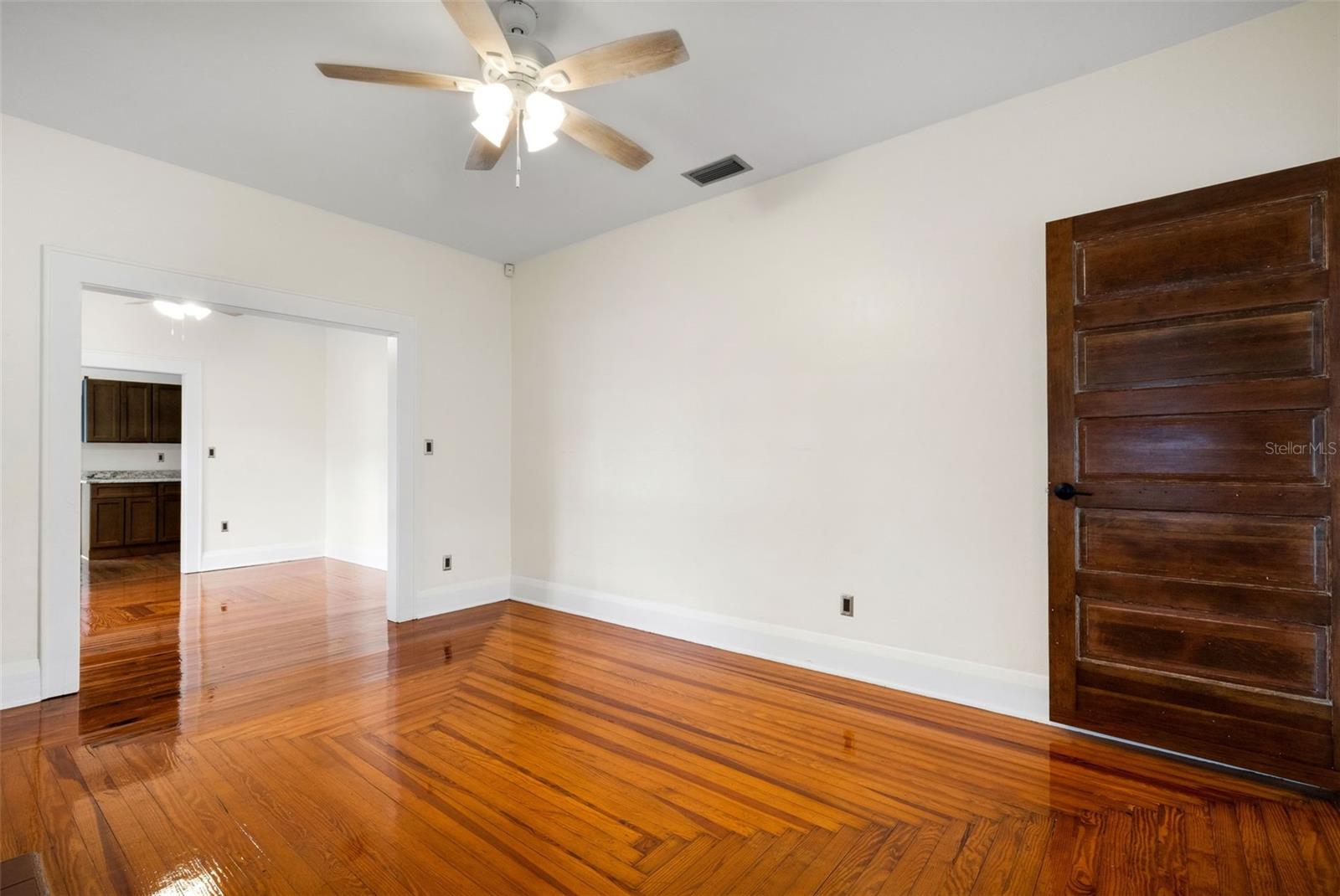 Image 5 of 31 For 802 Johnson Avenue