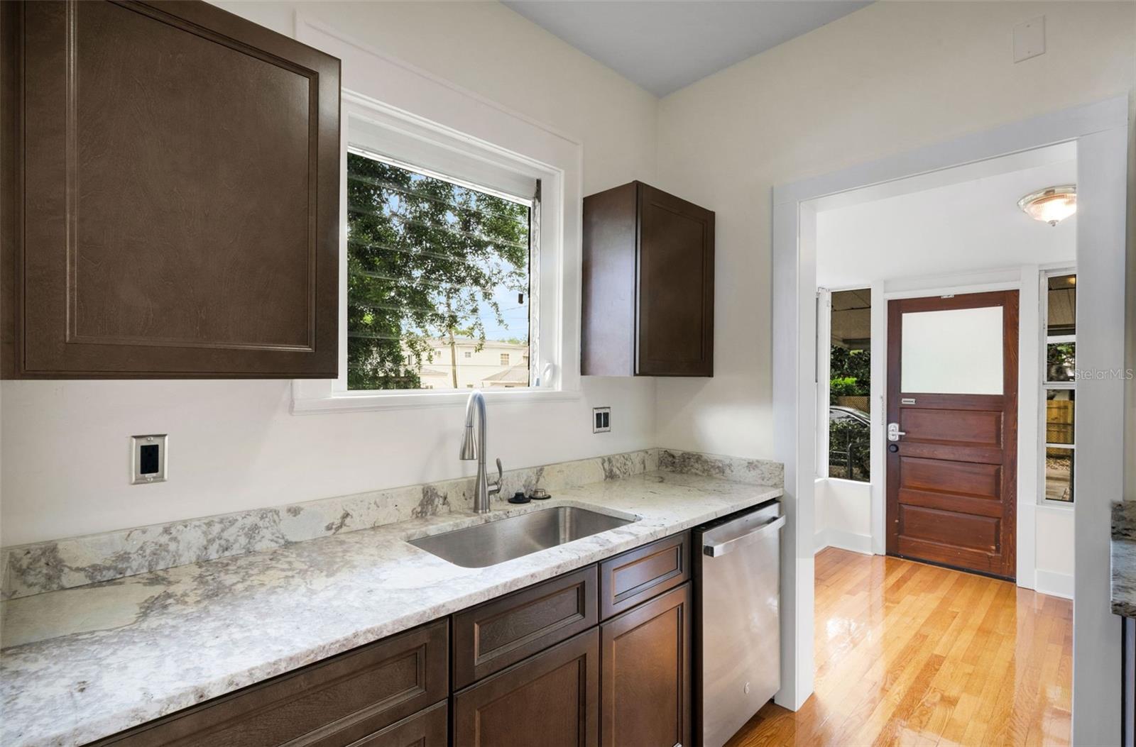 Image 8 of 31 For 802 Johnson Avenue