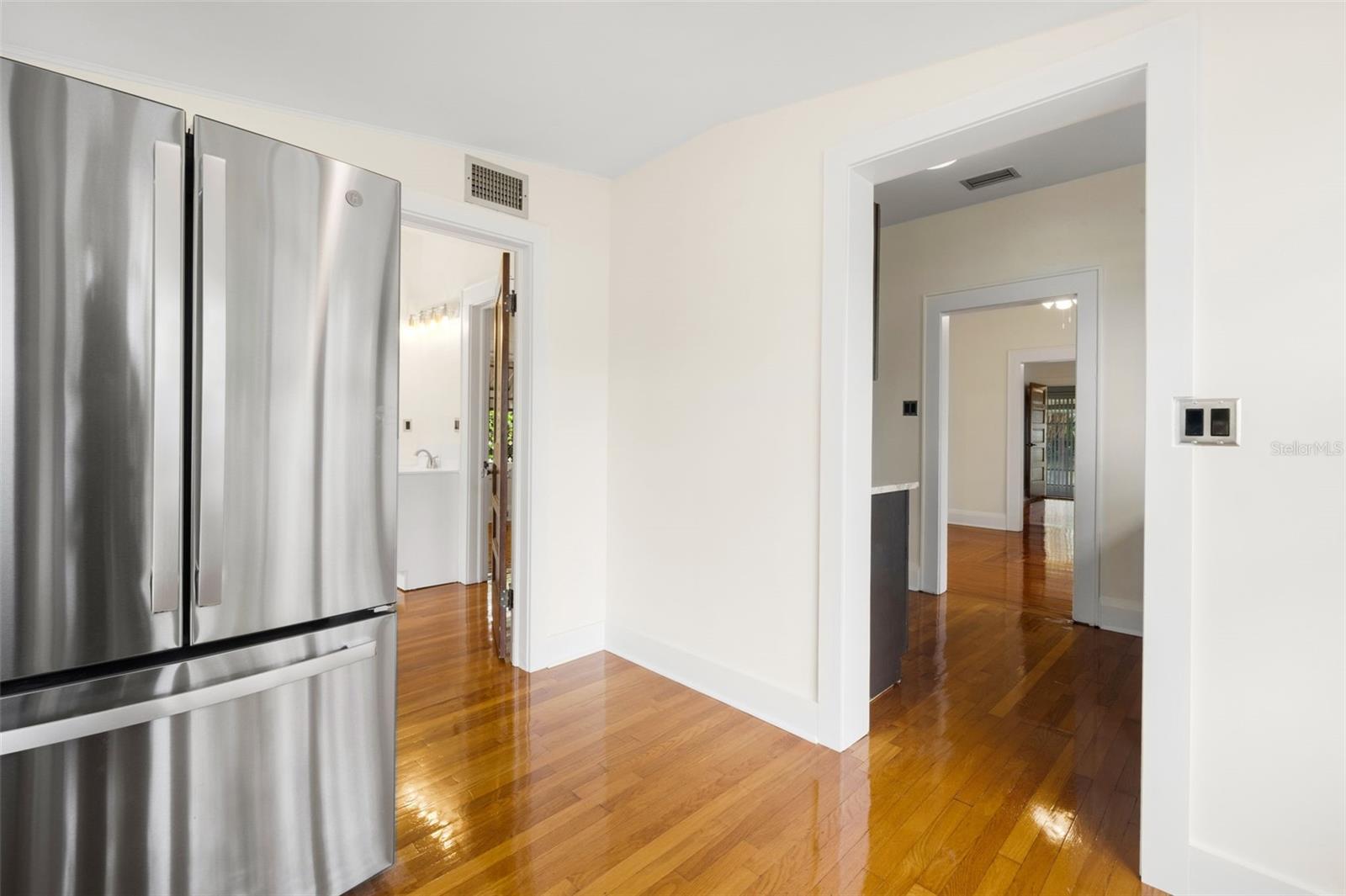 Image 9 of 31 For 802 Johnson Avenue