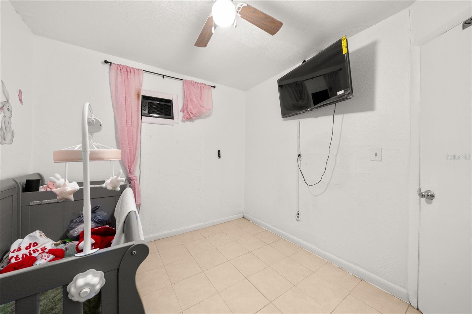 Image 23 of 38 For 113 Anderson Street