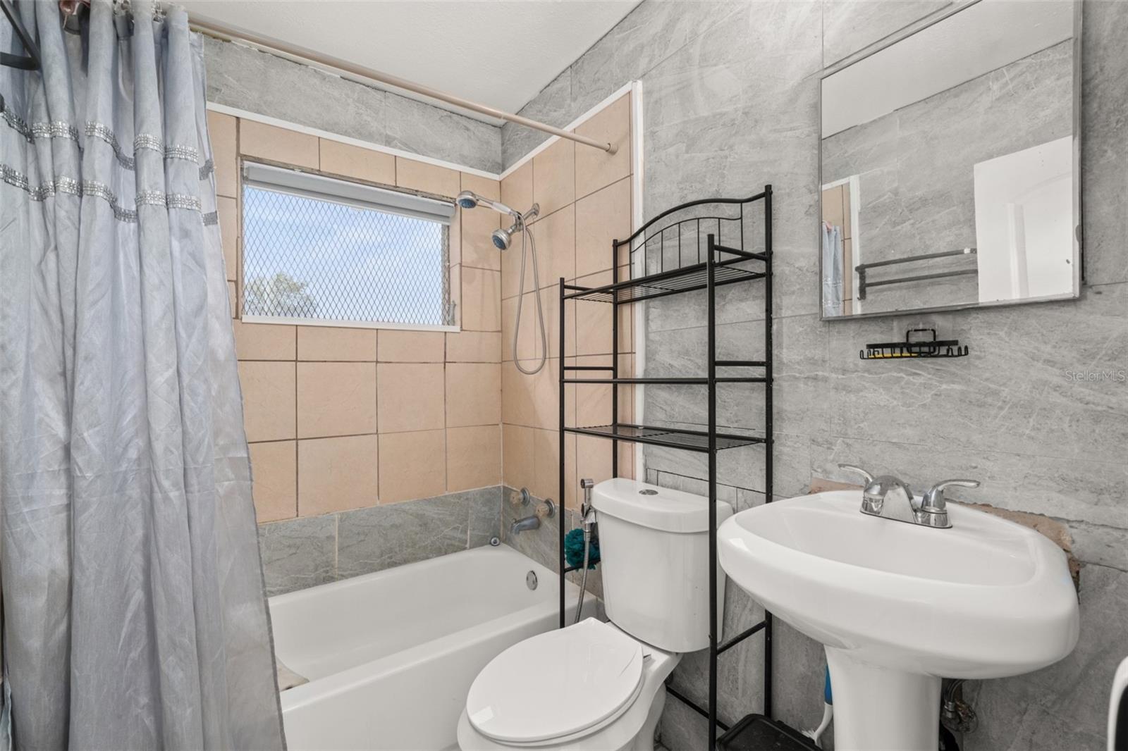 Image 24 of 38 For 113 Anderson Street