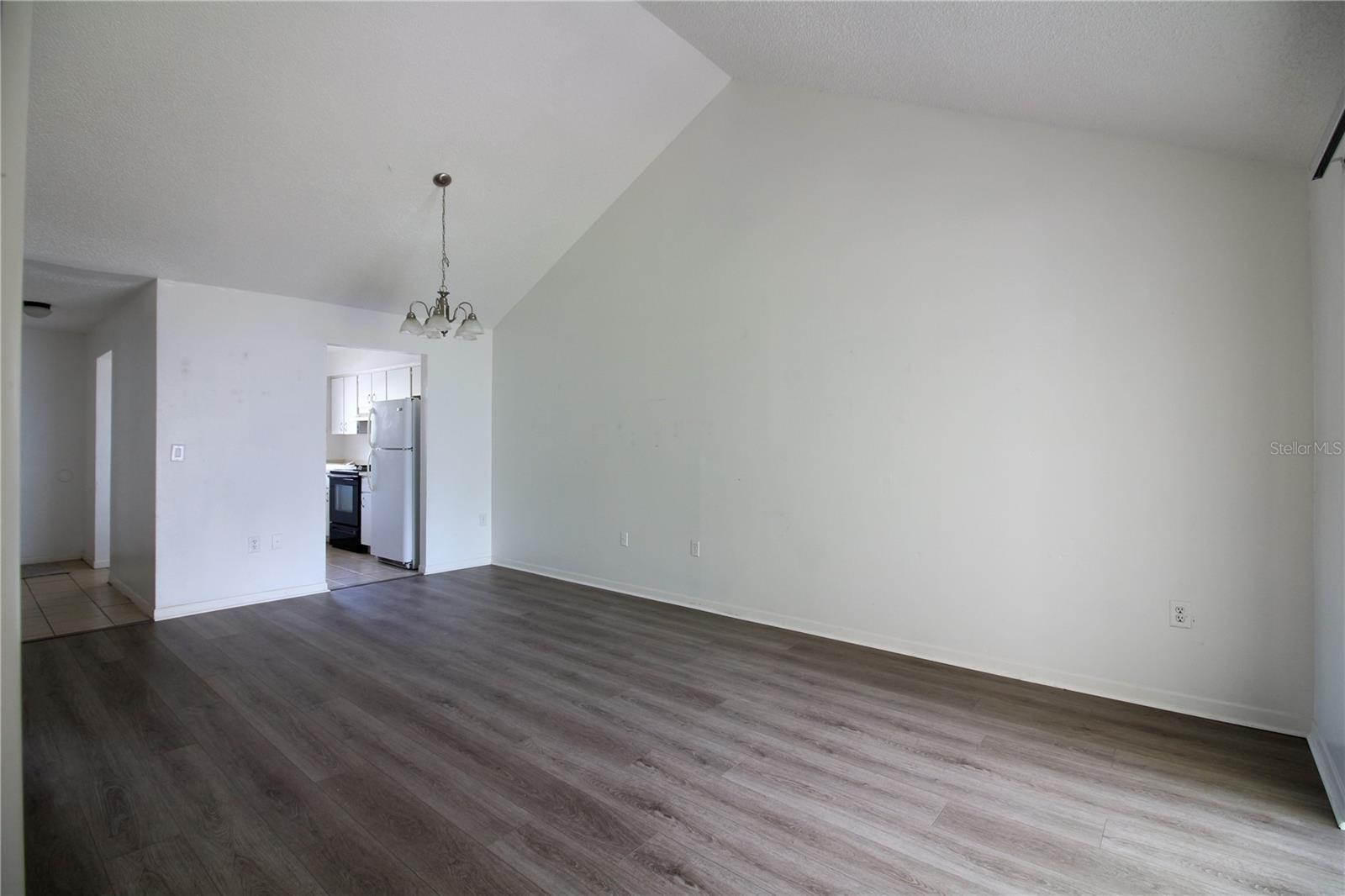 Image 4 of 15 For 1040 Harden Court