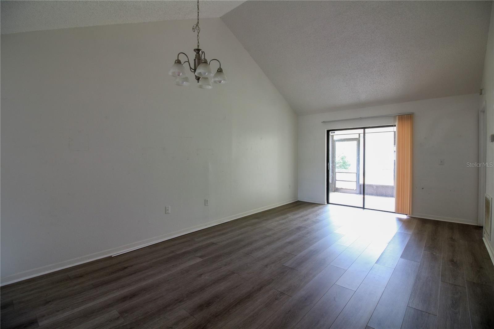 Image 5 of 15 For 1040 Harden Court