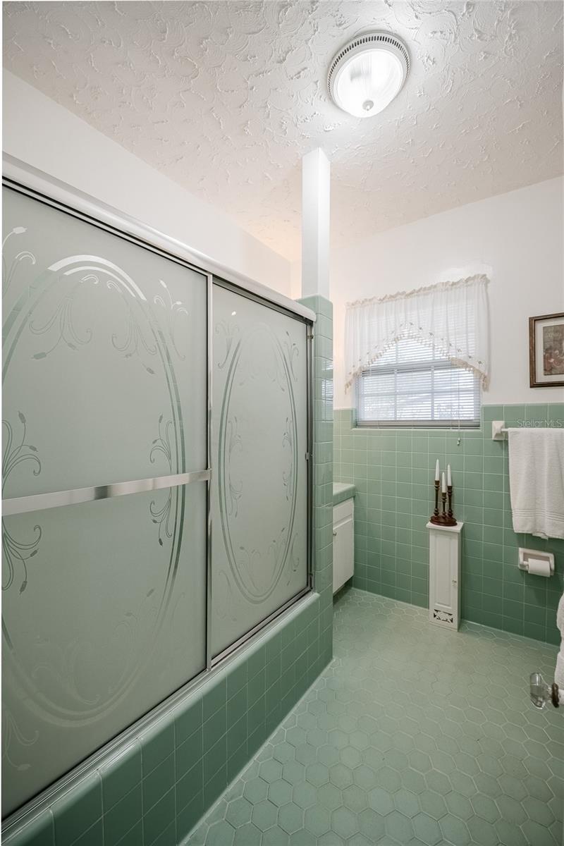 Image 22 of 48 For 315 Oak Drive