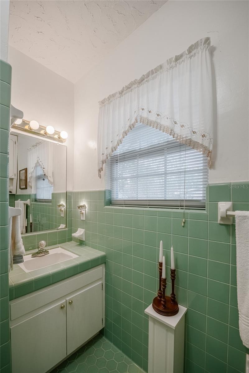 Image 23 of 48 For 315 Oak Drive