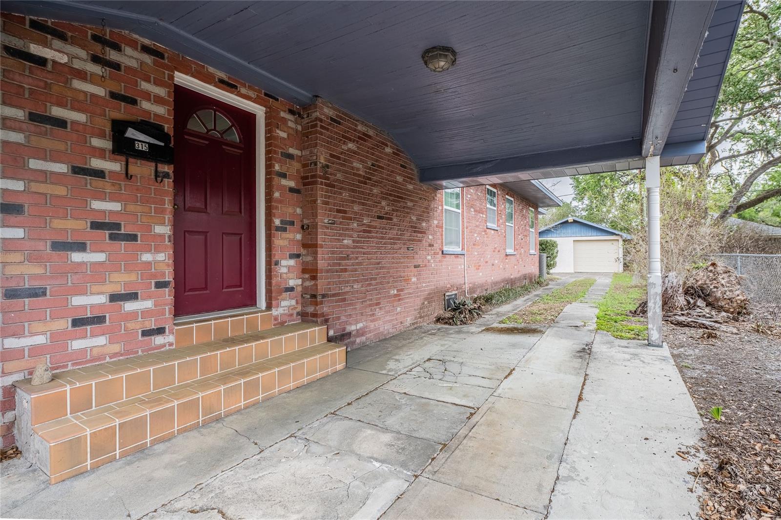 Image 4 of 48 For 315 Oak Drive