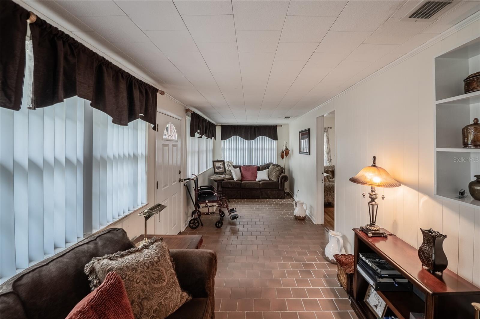 Image 6 of 48 For 315 Oak Drive