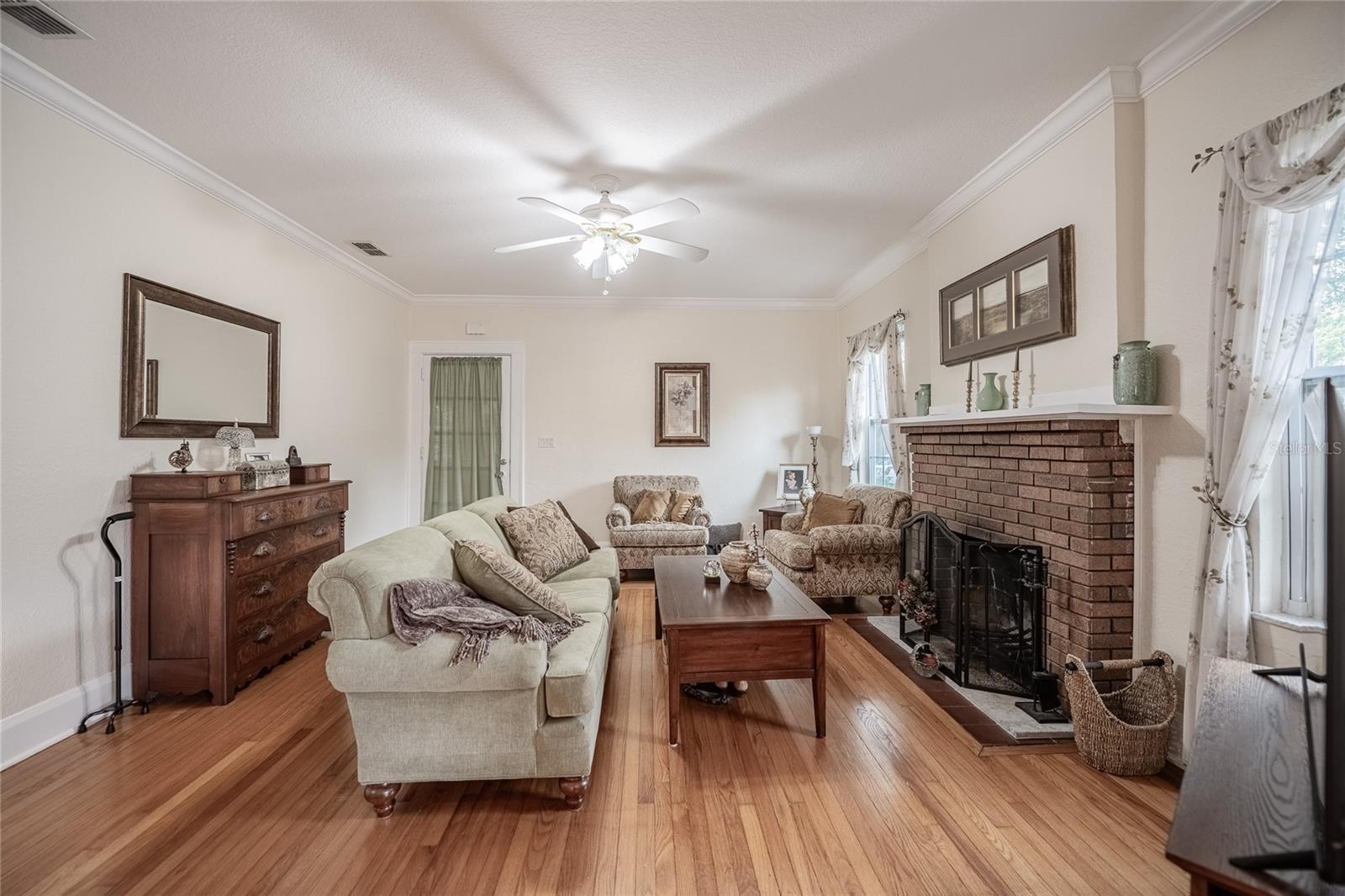 Image 9 of 48 For 315 Oak Drive