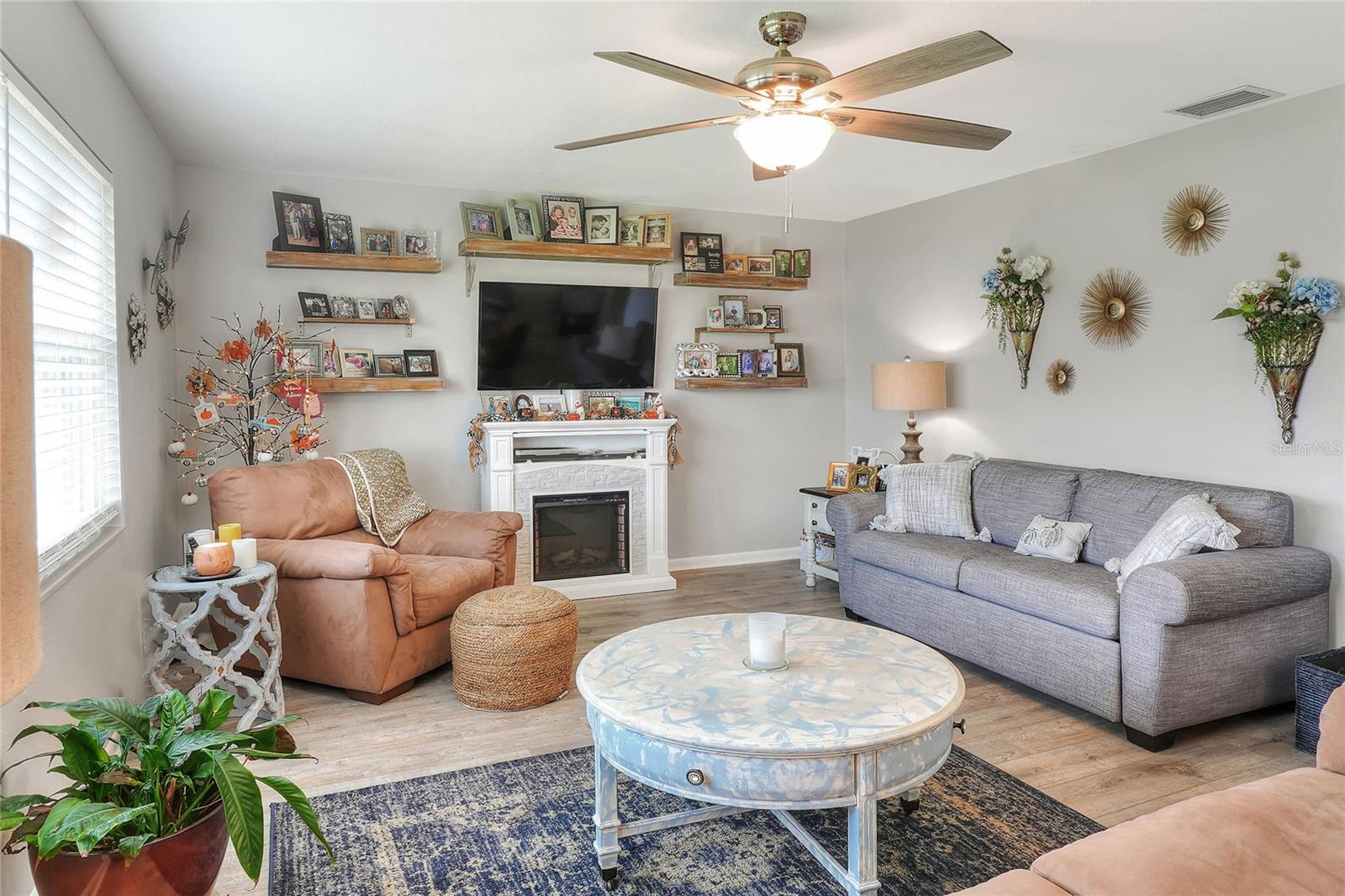 Image 4 of 31 For 3515 Amity Avenue 3515