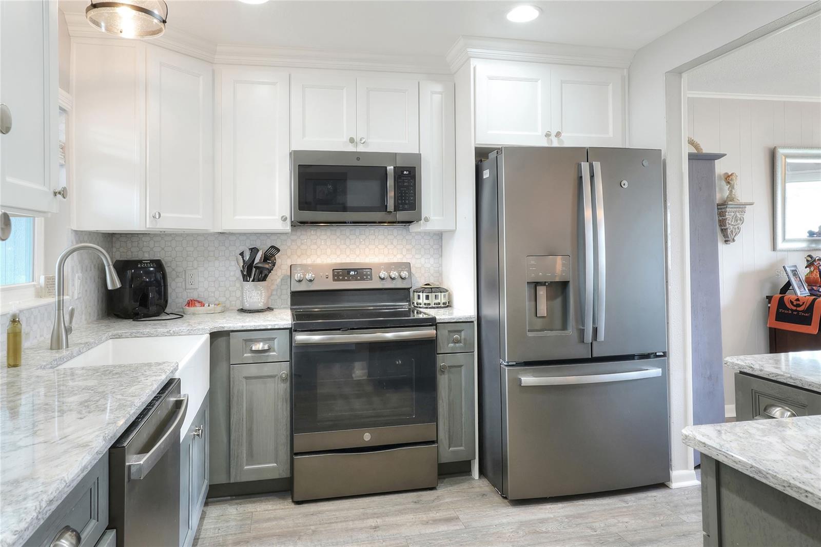 Image 7 of 31 For 3515 Amity Avenue 3515