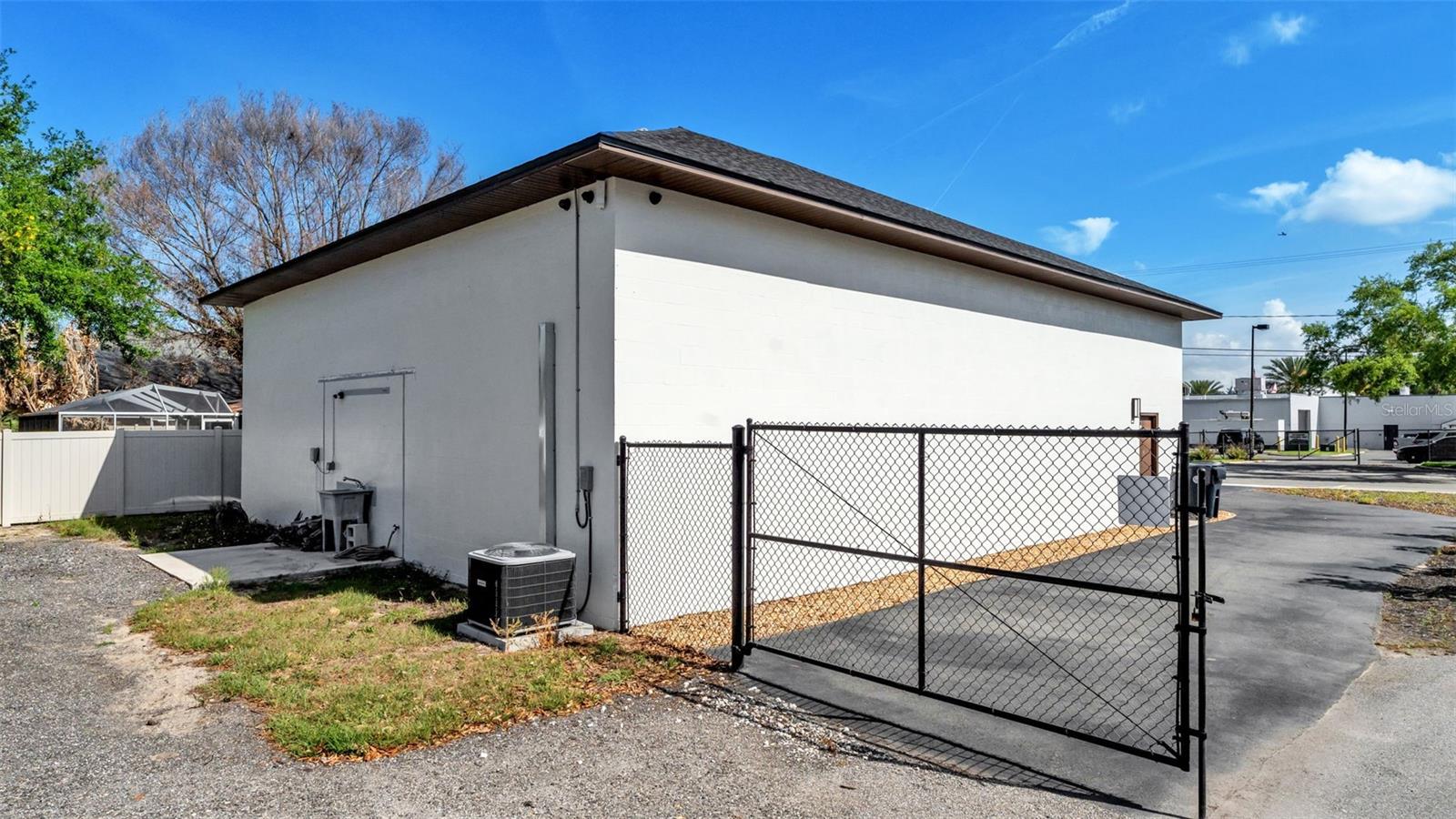 Image 4 of 32 For 208 Howard Street