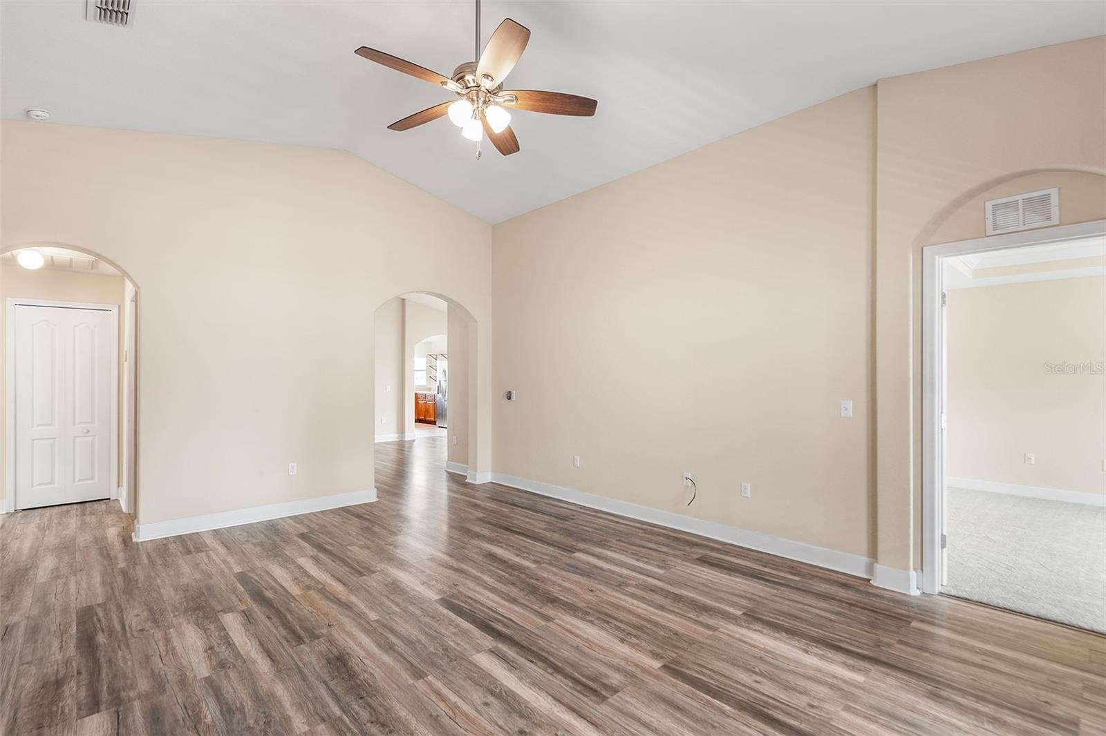 Image 14 of 31 For 2037 Lakeridge Drive