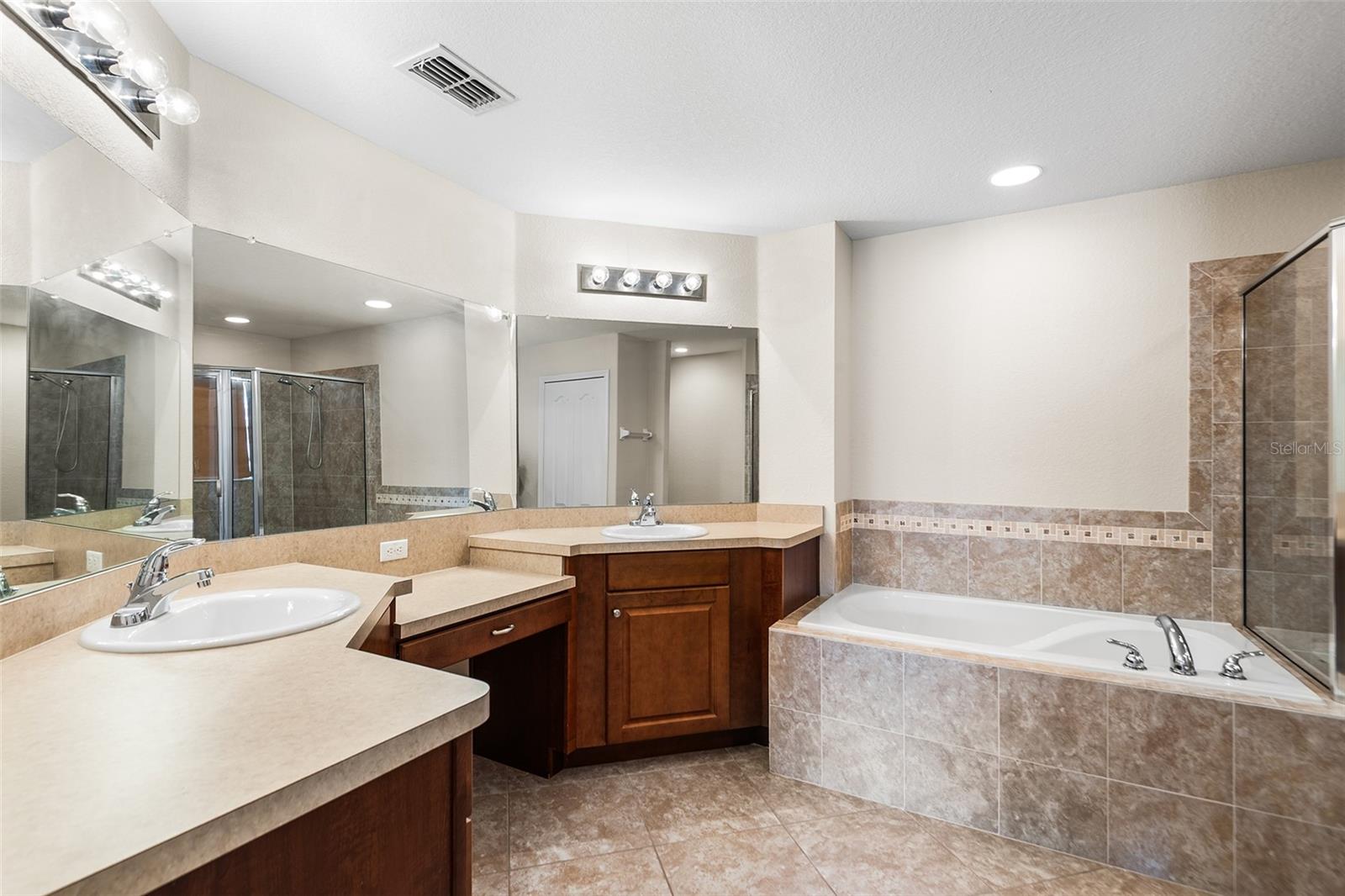 Image 18 of 31 For 2037 Lakeridge Drive