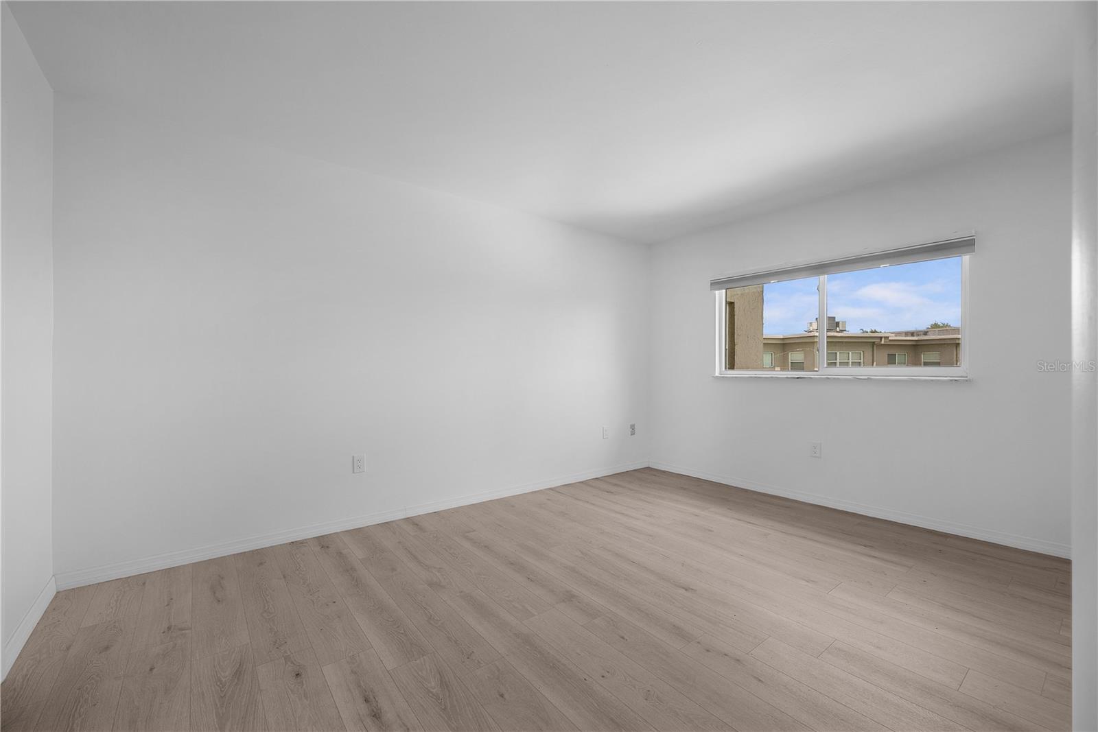 Image 15 of 29 For 3100 Harbor Boulevard 312