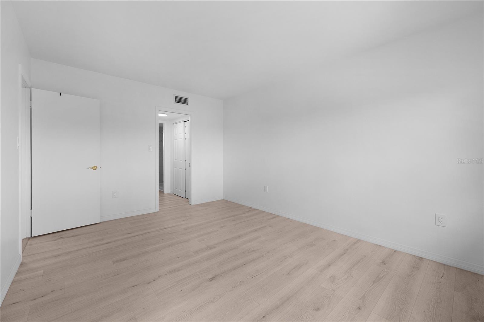 Image 16 of 29 For 3100 Harbor Boulevard 312