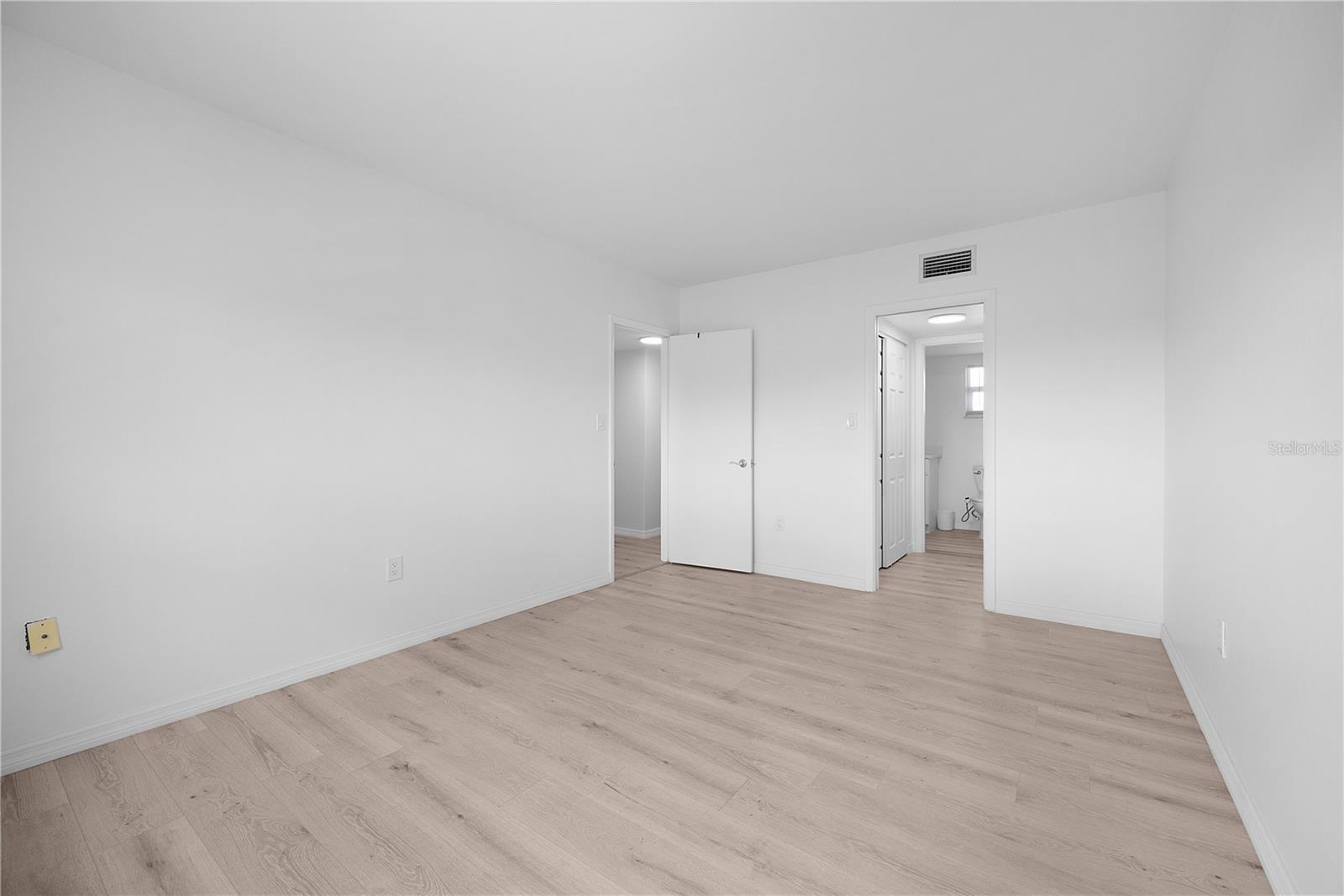 Image 17 of 29 For 3100 Harbor Boulevard 312