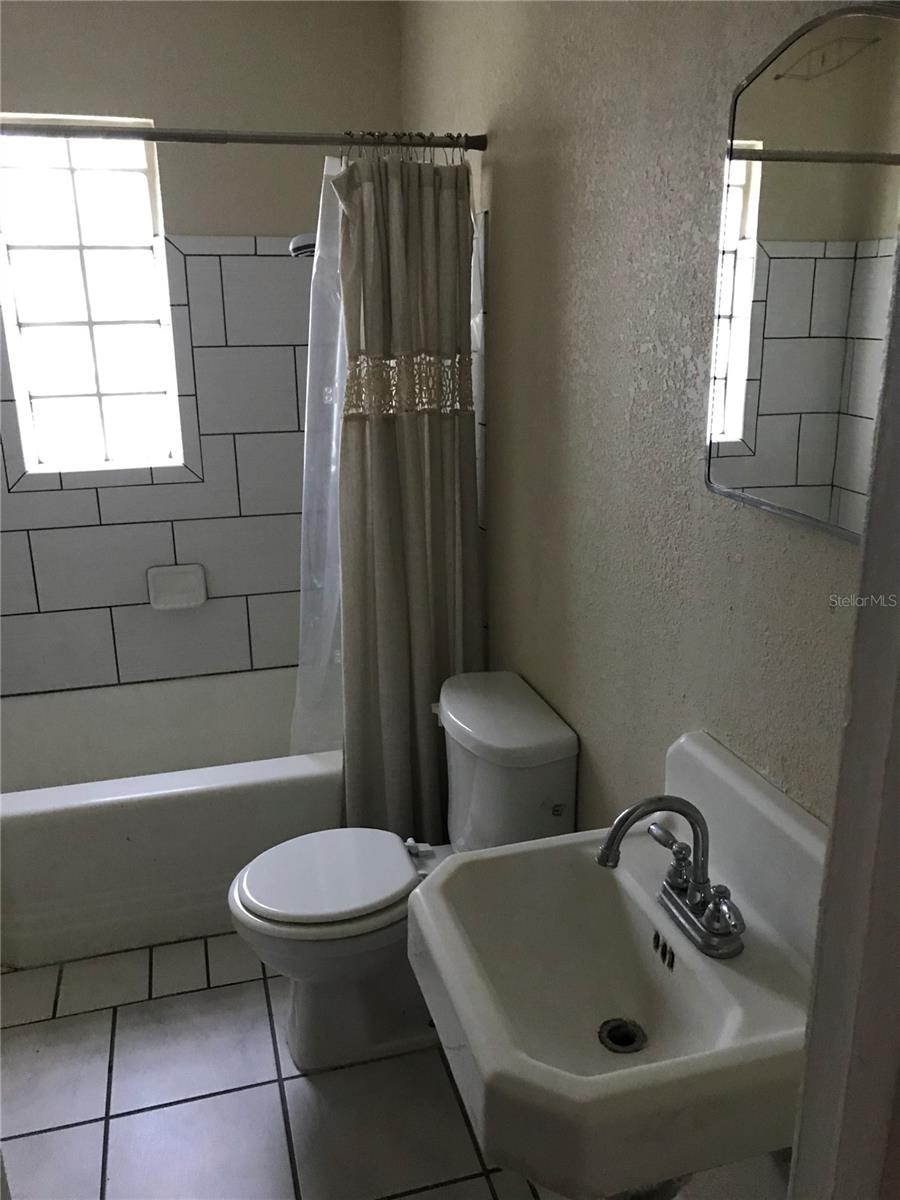 Image 3 of 9 For 118 Riggins Street