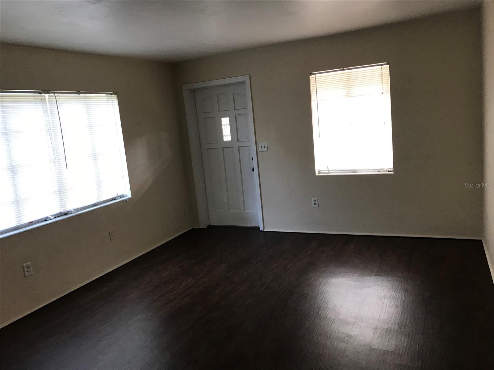 Image 6 of 9 For 118 Riggins Street