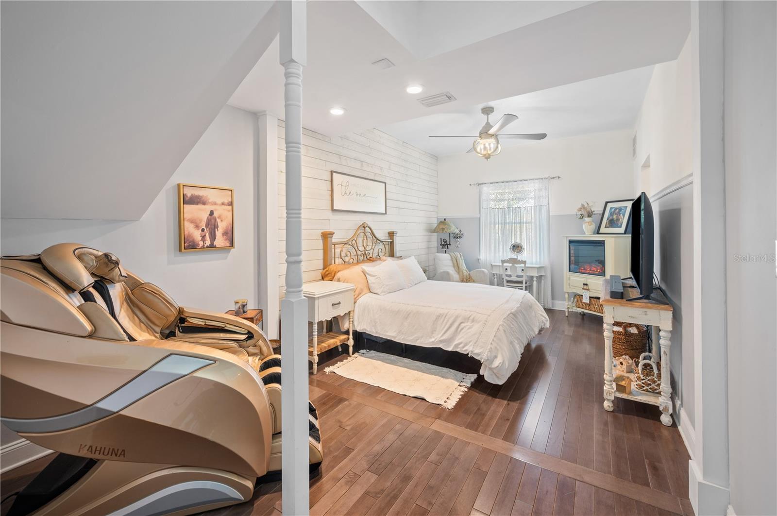 Image 15 of 46 For 810 Church Street