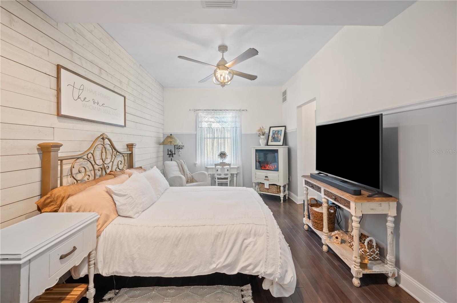 Image 16 of 46 For 810 Church Street