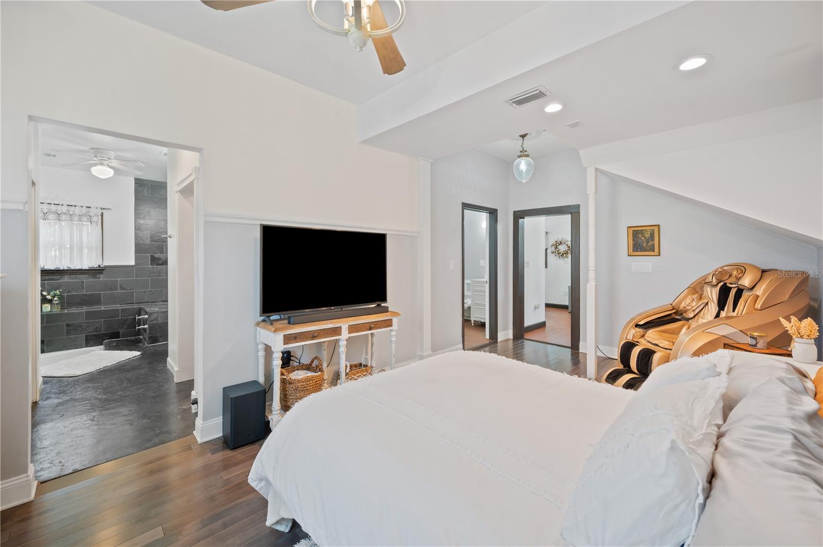 Image 17 of 46 For 810 Church Street