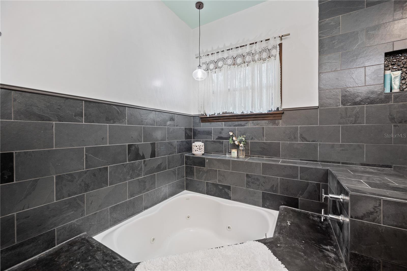 Image 22 of 46 For 810 Church Street