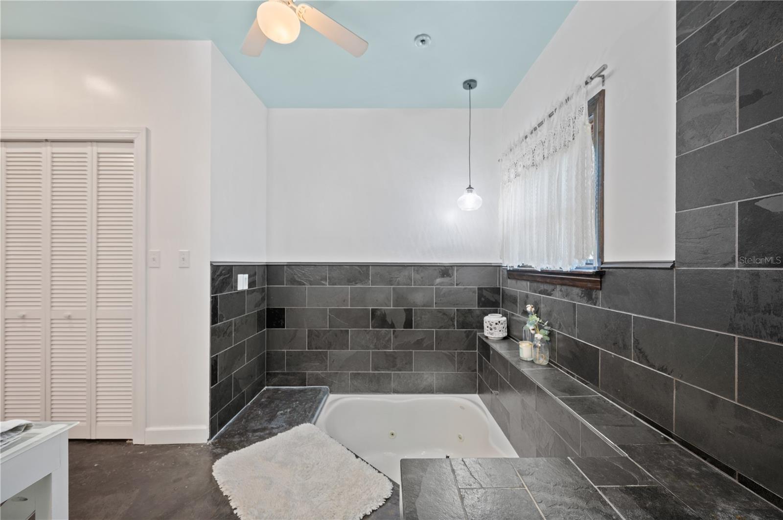 Image 23 of 46 For 810 Church Street