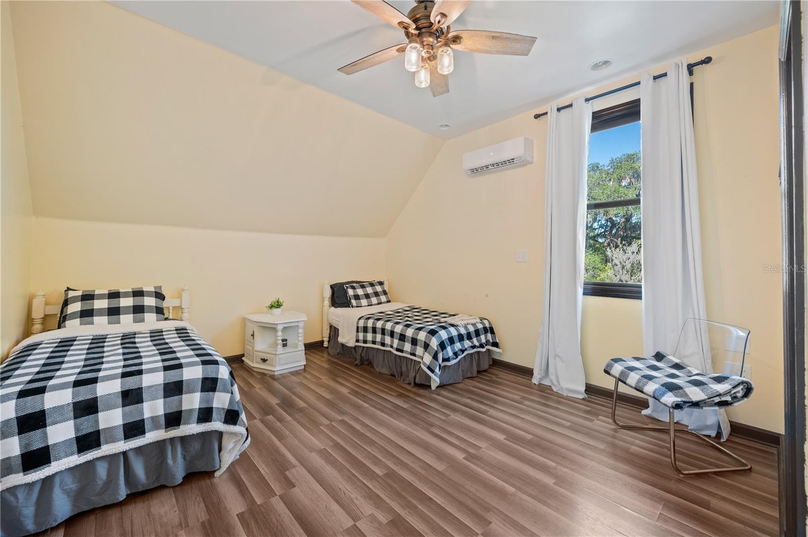 Image 26 of 46 For 810 Church Street