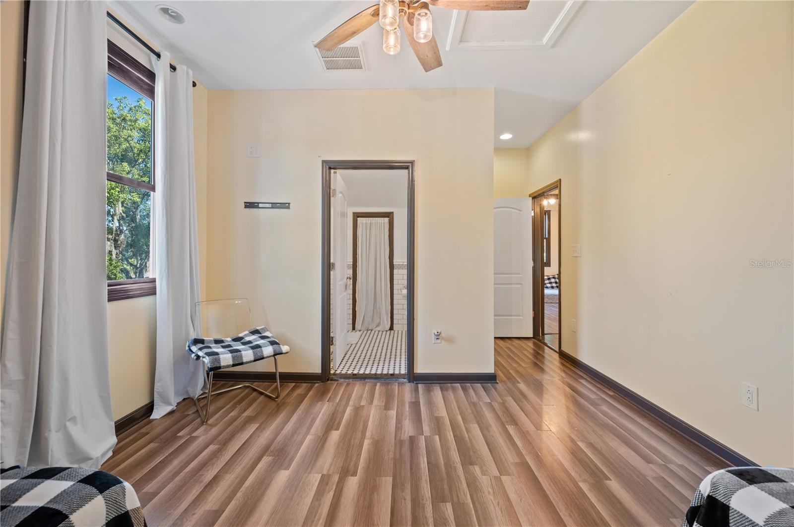 Image 27 of 46 For 810 Church Street