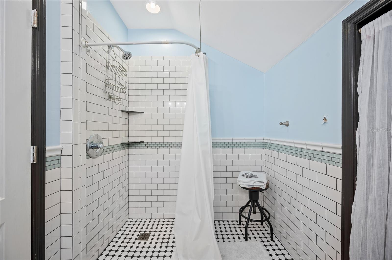 Image 29 of 46 For 810 Church Street