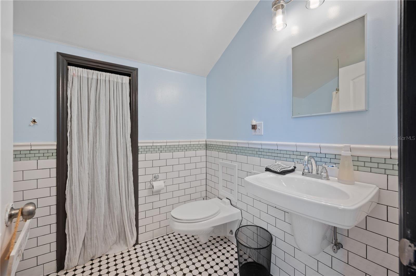 Image 30 of 46 For 810 Church Street