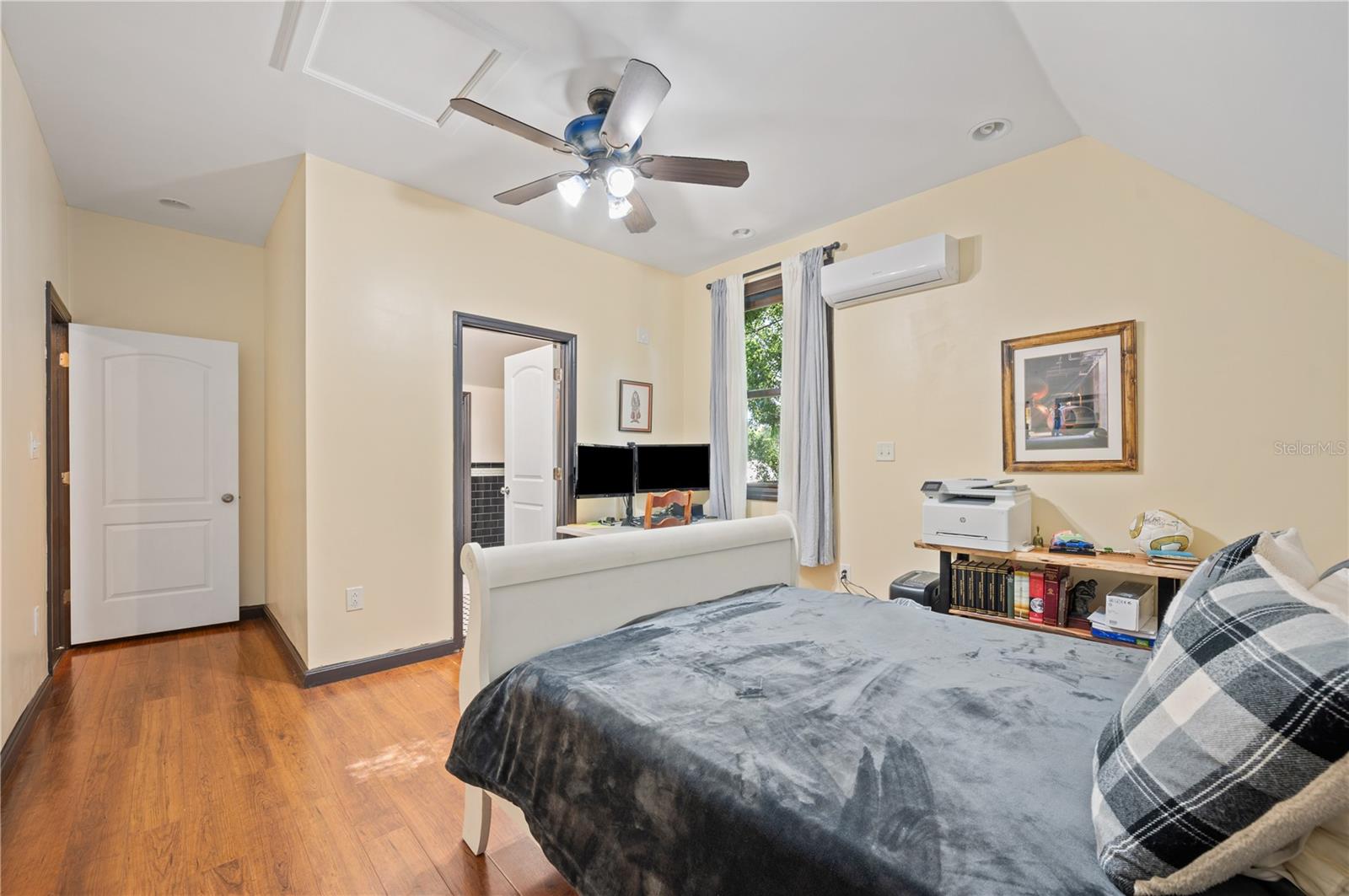 Image 32 of 46 For 810 Church Street